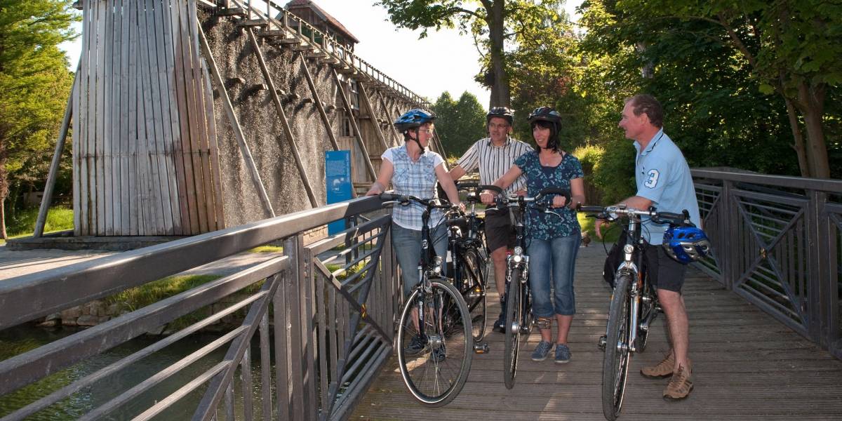 Radfahrer an der Salzkottener Saline © Touristikzentrale Paderborner Land / Reinhard Rohlf